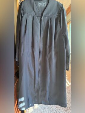 Oak Hall Black Gown Classic Graduation Style UNISEX 5’6 to 5’8.